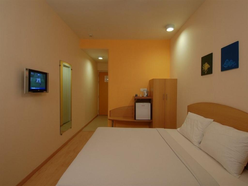 Hotel Faridabad Esterno foto