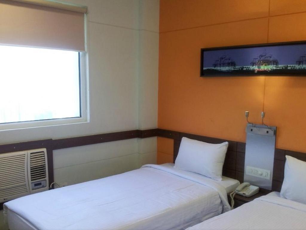 Hotel Faridabad Esterno foto