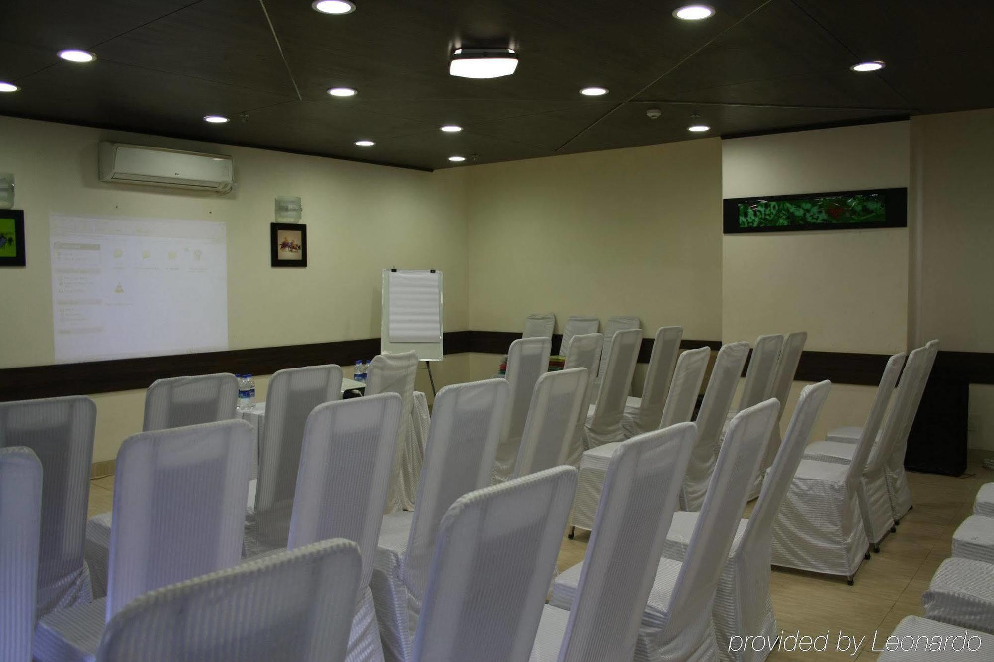 Hotel Faridabad Esterno foto