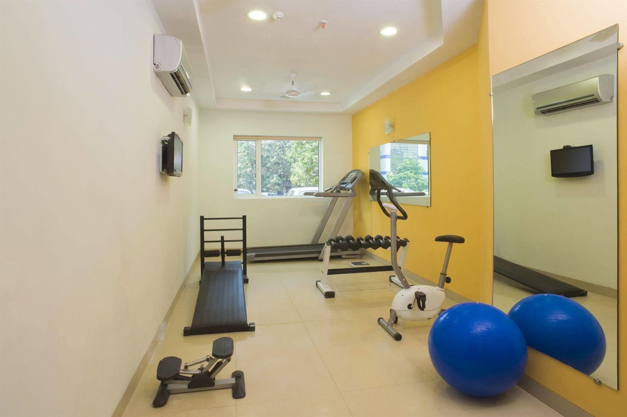 Hotel Faridabad Esterno foto